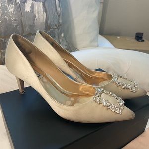 Nordstrom Badgley Mischka Ivory Satin heels.